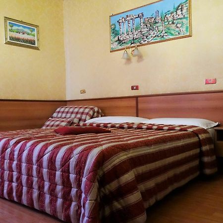 Hotel Cristina Rome Bagian luar foto